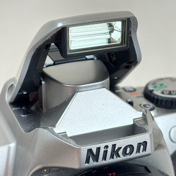 Nikon N65 35mm SLR Film Camera Bundle w/ 2 Quantaray Lenses 28-90mm 70-300mm - Picture 9 of 12